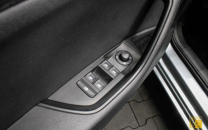 Skoda Superb cena 48888 przebieg: 293000, rok produkcji 2018 z Prochowice małe 379